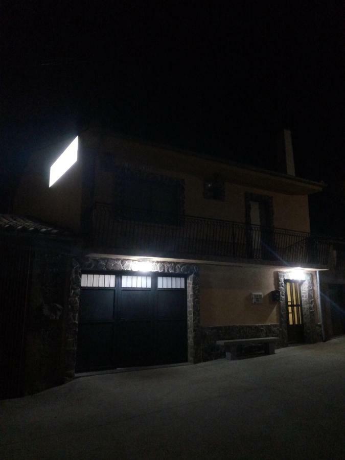 Casa Rural El Carrascal Valdefuentes de Sangusín Екстериор снимка